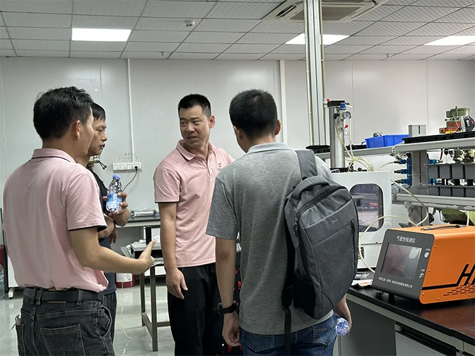 医疗行业客户实地访问产线