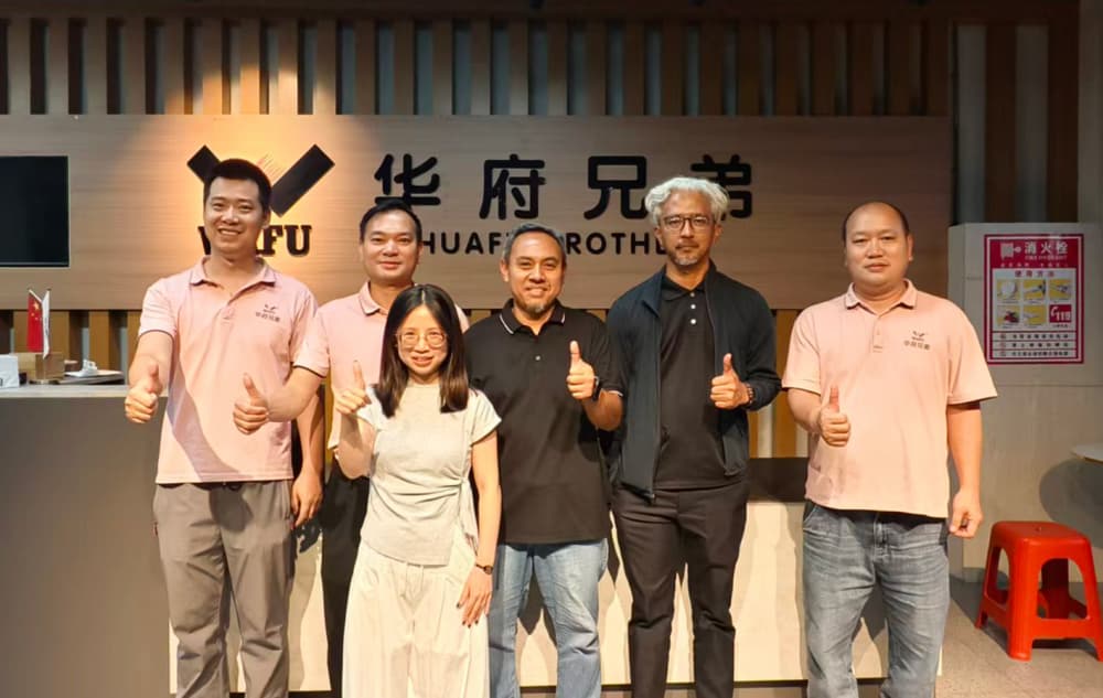 本次访问结束马来西亚客户与华府兄弟工作人员合影