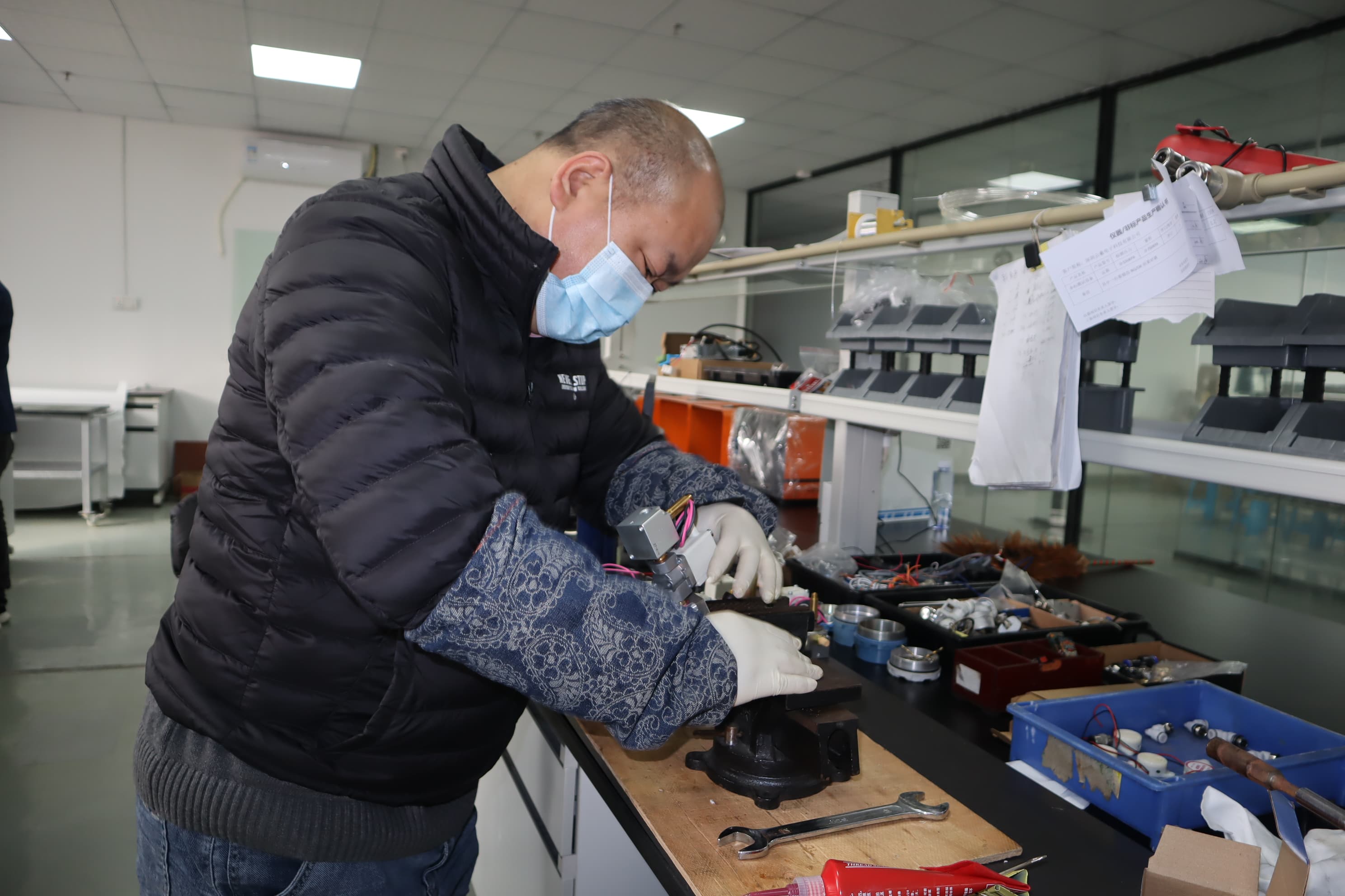 华府兄弟气密性检测仪生产线