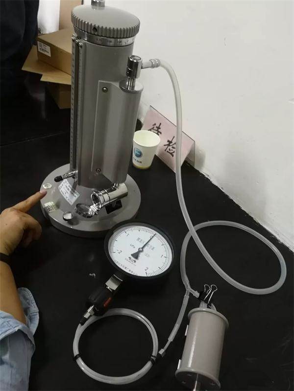 传统气密性检测设备工作场景