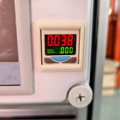 电子烟油罐泡水检测机用于监控实时气压的数字显示屏