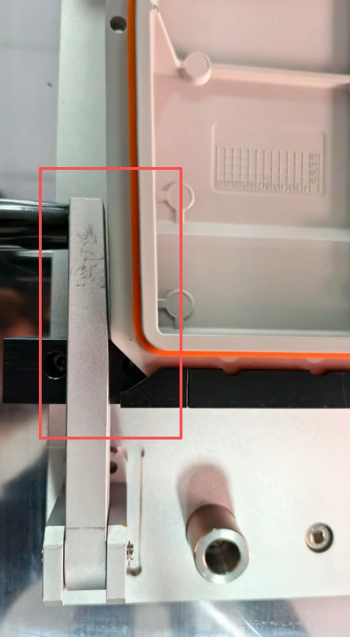 当方向正确时卡扣成功扣下